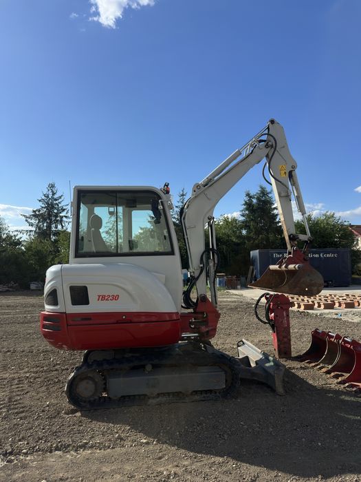 Bobcat  CASE  2021. TAKEUCHI TB230 2019