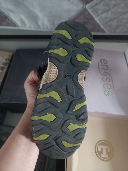 Продам сандали 34 размер