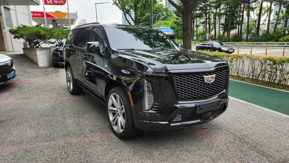 Cadillac Escallade Short