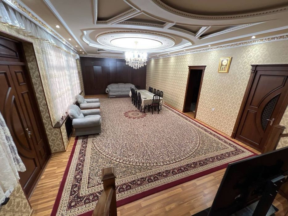 Кибрай марказий уй сотилади