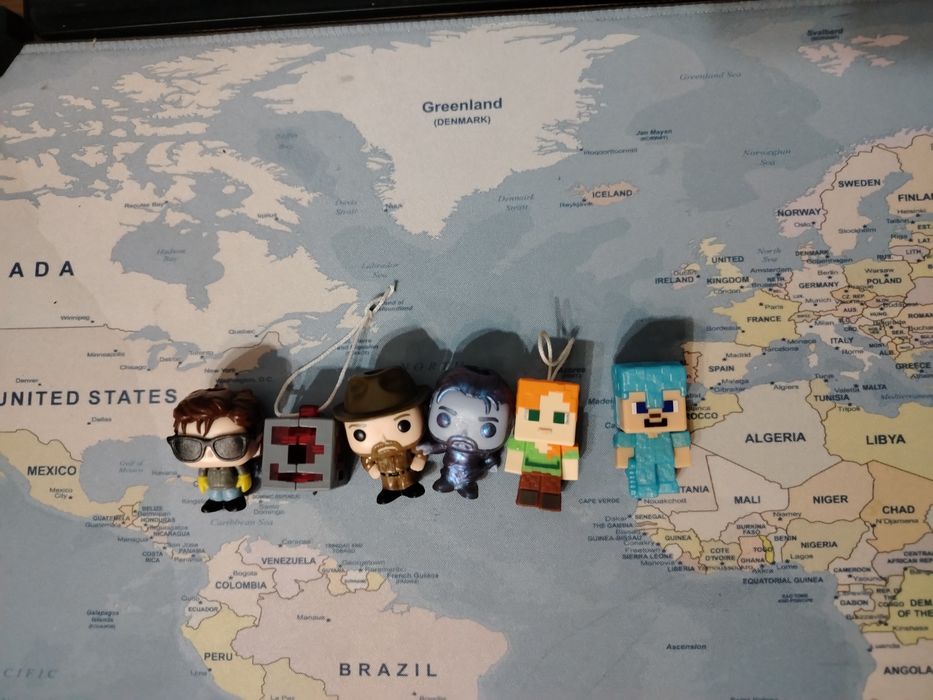 Фигурки Киндер джой осд и Майнкрафт