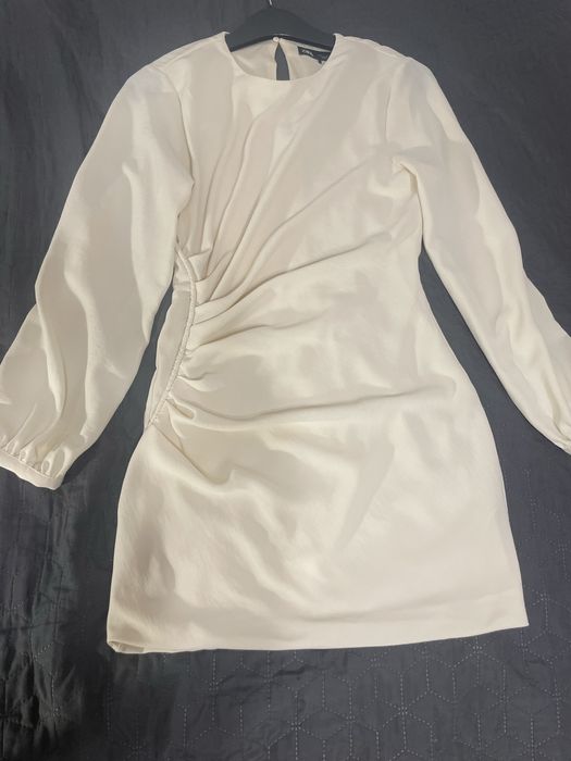 Къса бежова рокля, Zara