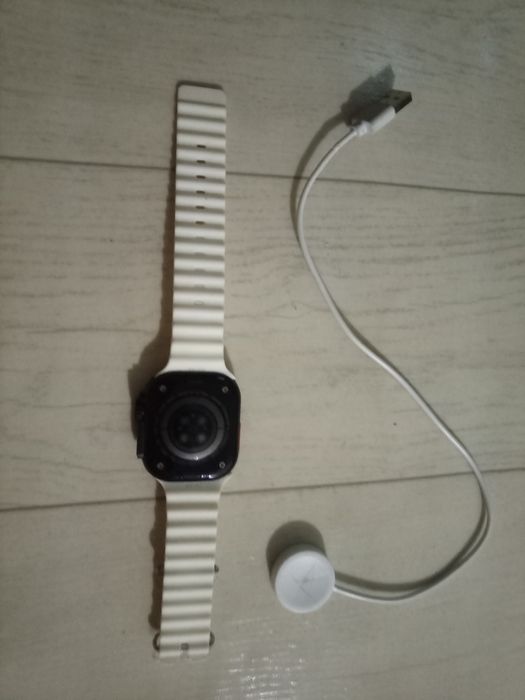 Smart часы почти новые