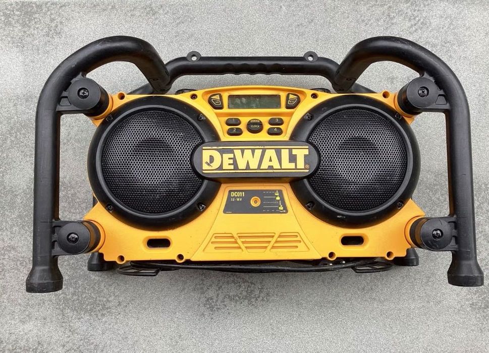 Работно радио Bosch и DeWalt