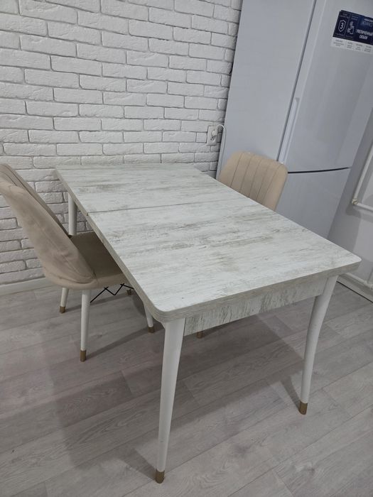 Стол со стульями