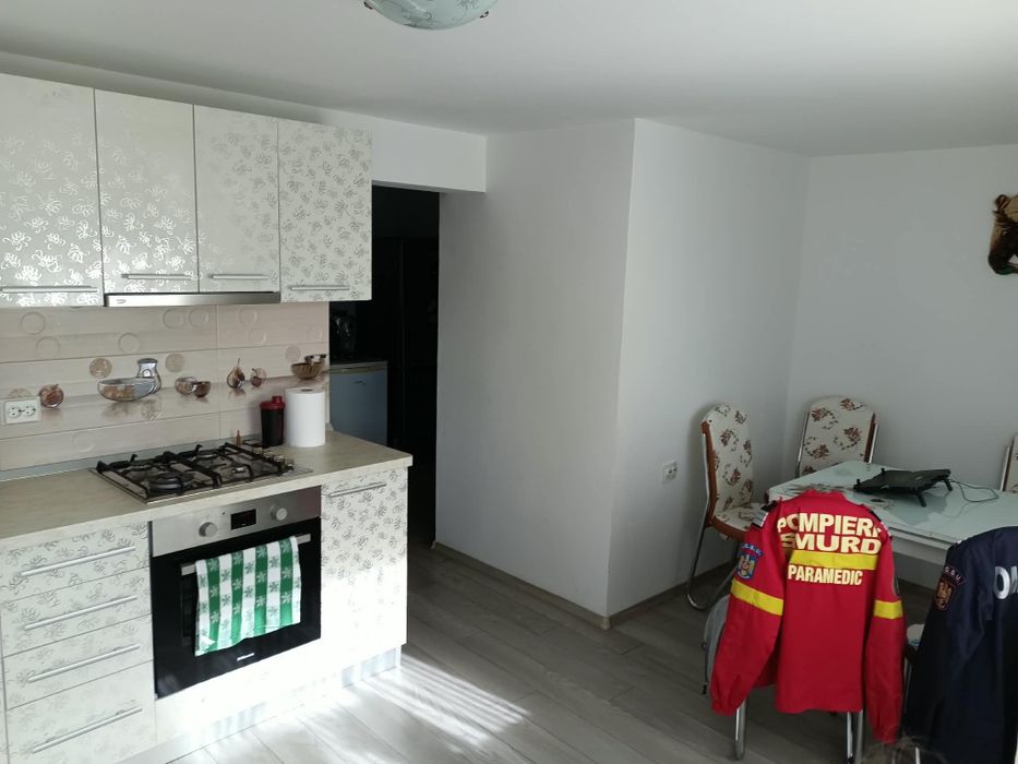 Inchiriez apartament la casa , intrare separata
