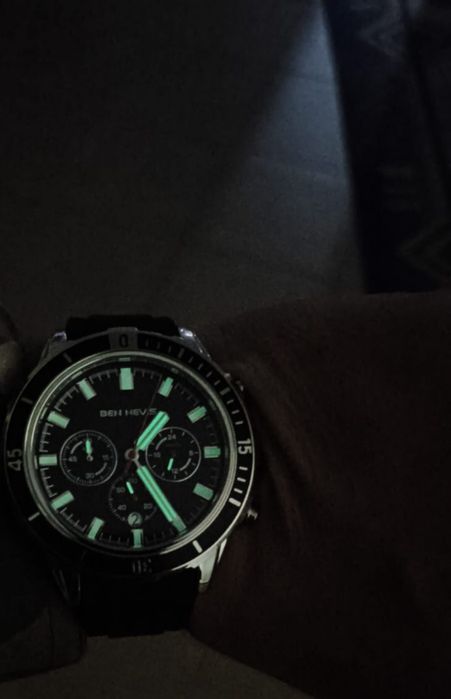 Наручные часы кварцевые