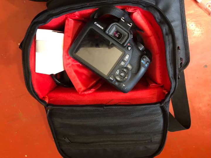 Canon 2000D EOS.