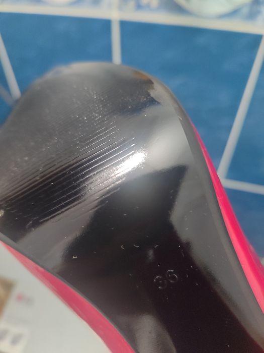 Продам шикарные красивые красные туфли