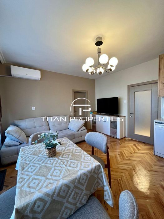 Четиристаен апартамент за продажба в жк. Христо Смирненски