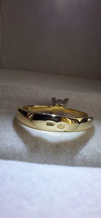 Золотое кольцо 750 проба с бриллиантом 0.31 карат.