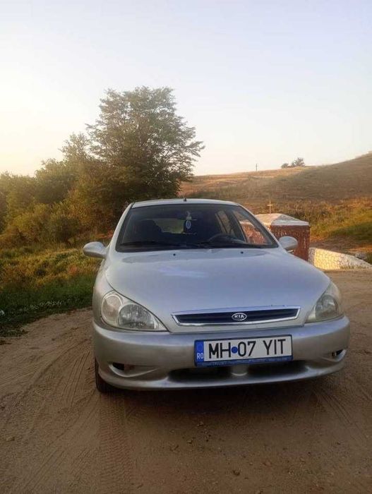 KIA BENZINA an 2004 in stare perfecta
