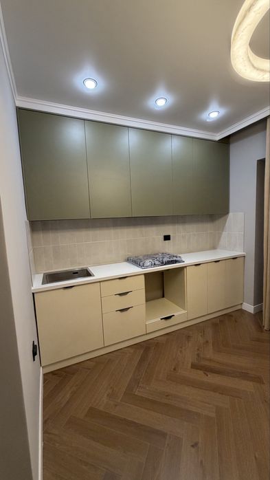 Продам новую кухню с техникой