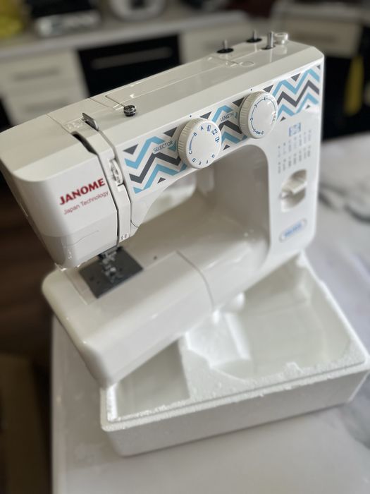 Швейная машина Janome HS1515