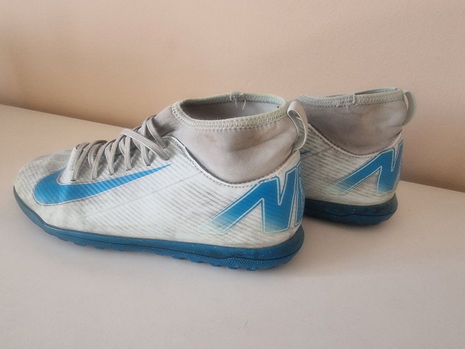 Детски футболни обувки Nike