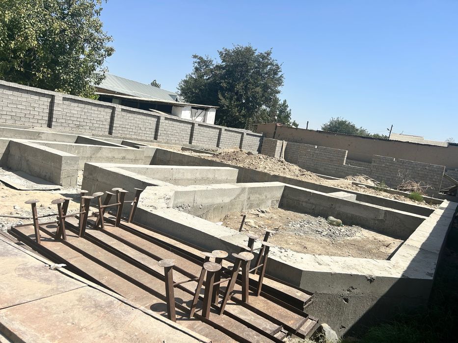 Жилой участок с готовым фундаментом