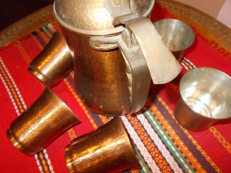 Стилен сервиз за вино от кована мед !