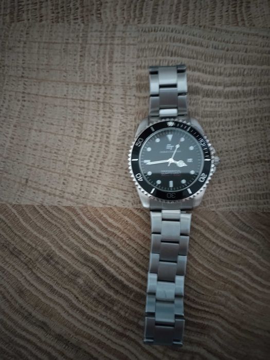 Продават се ,работещи.Само Q&Q е за батерия..20 евро за брой