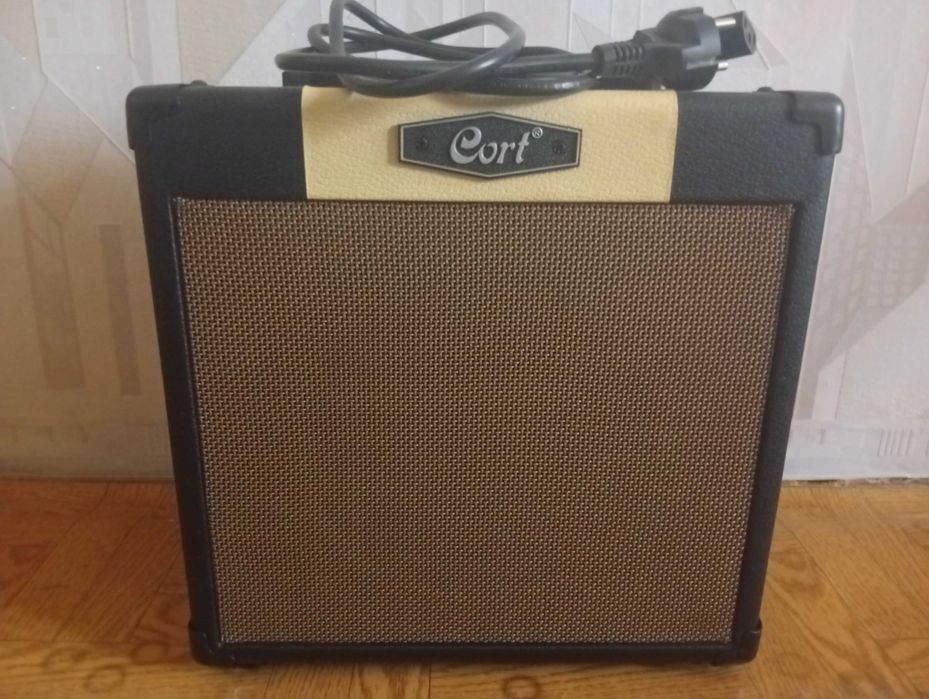 Комбик Cort CM15R