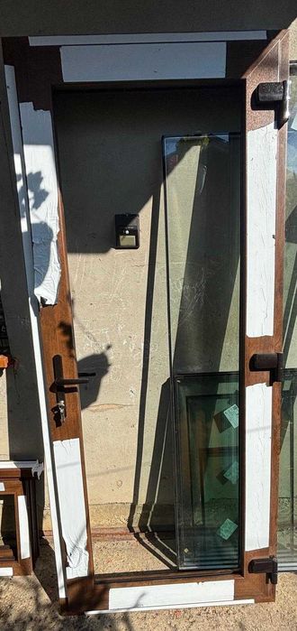 Usa Intrare, vedere din interior, deschidere in exterior