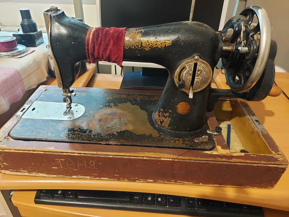 Продается старинная швейная машинка
