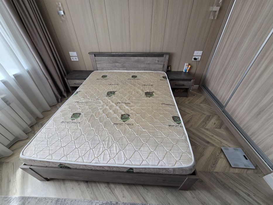 Продам двуспальную кровать