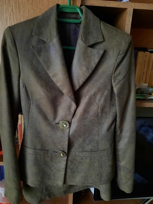 Costum de dama deosebit