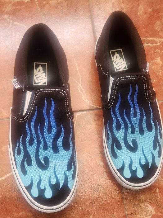 детски кецовете Vans Asher Slip-On със сини пламъци / размер 38 / 45€