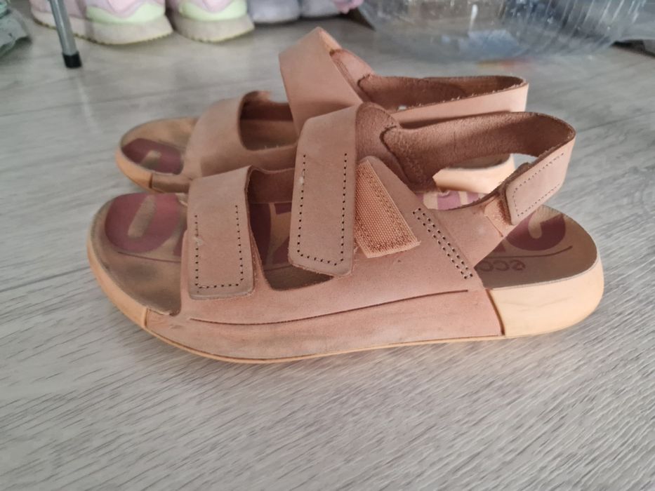 Продам детские сандалии