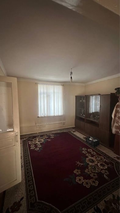 Сергели Хонабод Жакей 4 сотих 5 хона ховли яшаб турилган уй