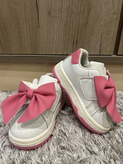 Детски маратонки  с розова панделка