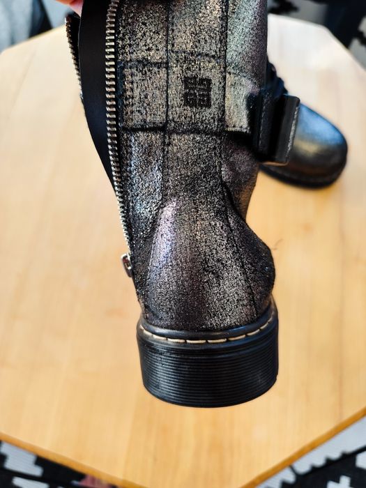 Буквално нови оригинални детски боти GIVENCHY