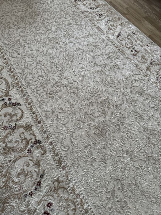 Продам светлый Ковер 2.5/1.5