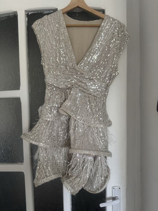 Rochie elegantă cu paiete și franjuri – argintiu-șampanie