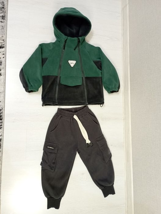 Продам теплый костюм на Мальчика