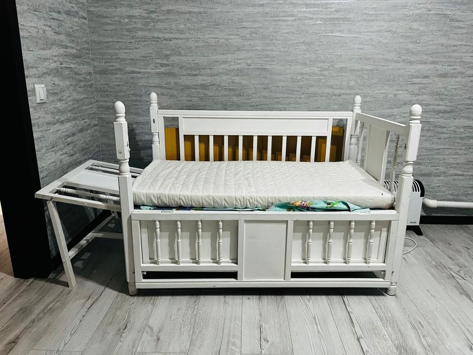 Кровать детская белая
