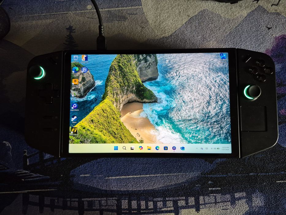 Lenovo Legion Go 512GB – Stare Impecabilă, Folosit sub 1 Lună – Husă + Încărcător Original