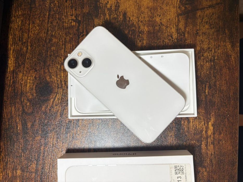 IPhone 13 white.