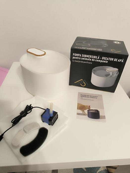 Dozator automat de apă/ fântână pentru pisici