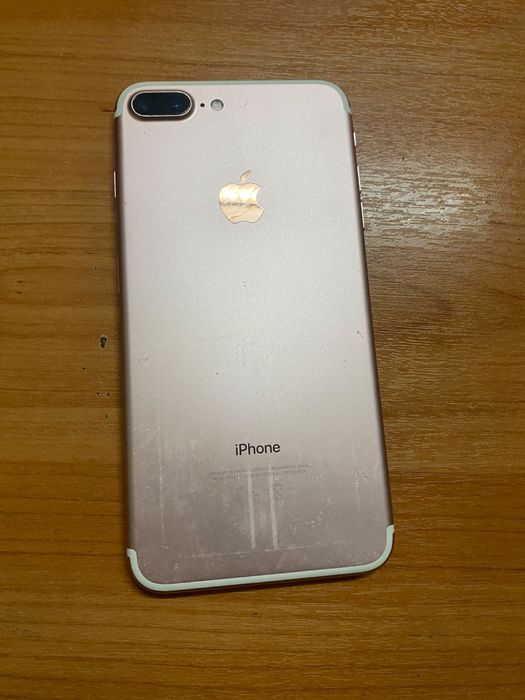 Продам айфон 7+