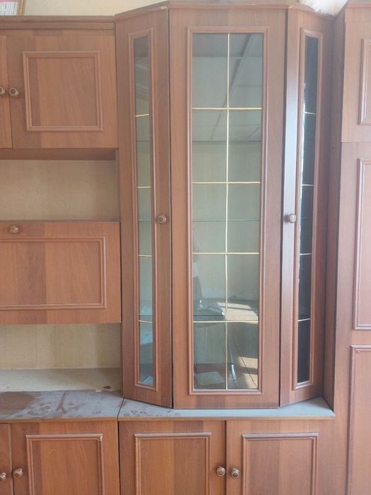 Mebel sotiladi stenka oynali