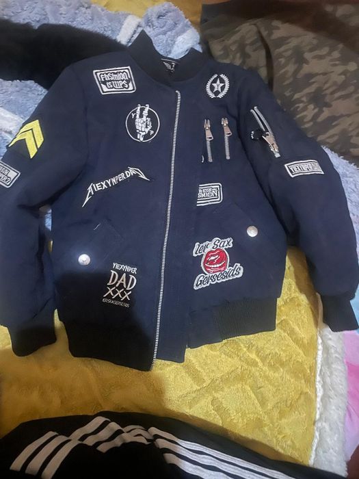 Продам детскую куртку