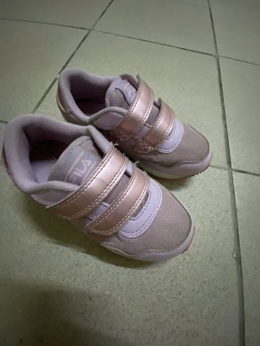 Кроссовки на девочку