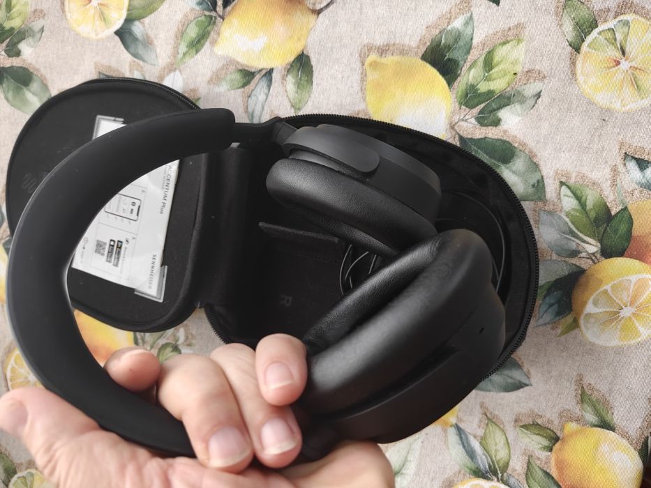 Senhheiser acentum plus отлично състояние