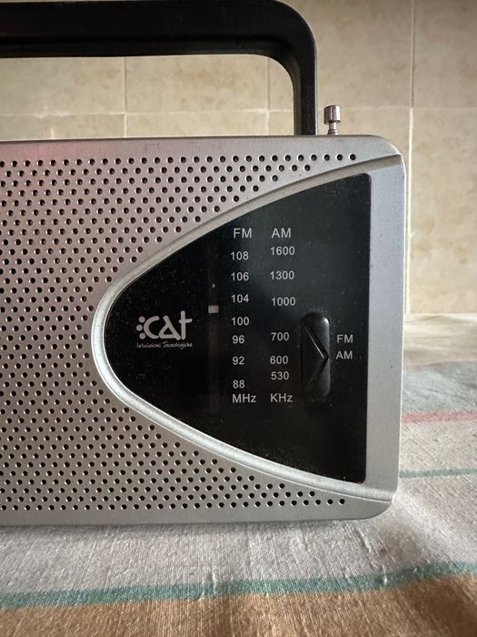 Vând radio cat funcțional.