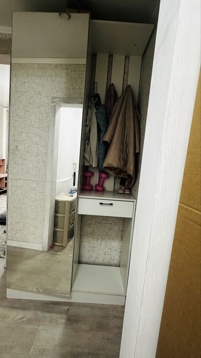 Продаетмя шкаф в прихожую