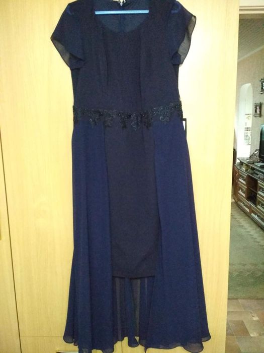 Вечерние платья. продам.