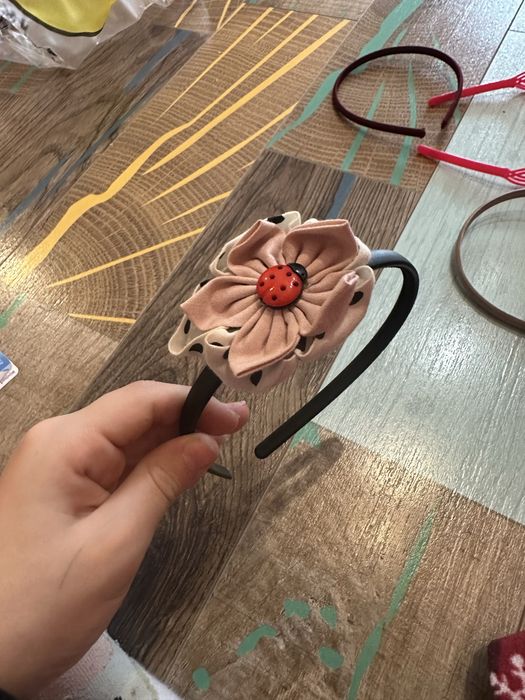 продават се диадеми (кариолки) за деца