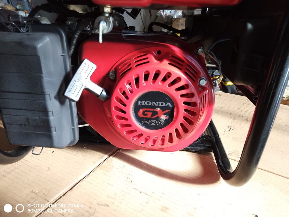 Vând generator de curent honda