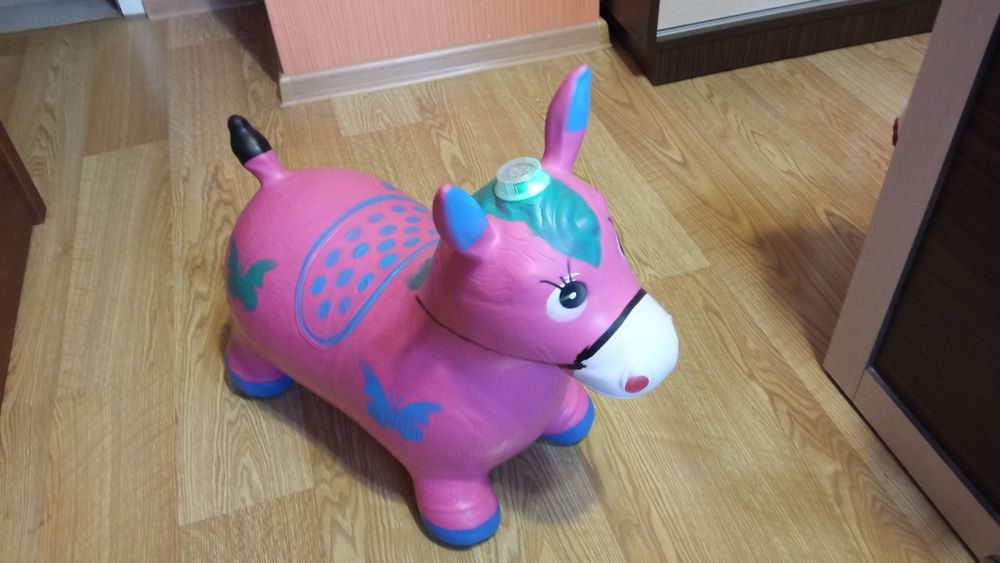 Продавам розово магаренце